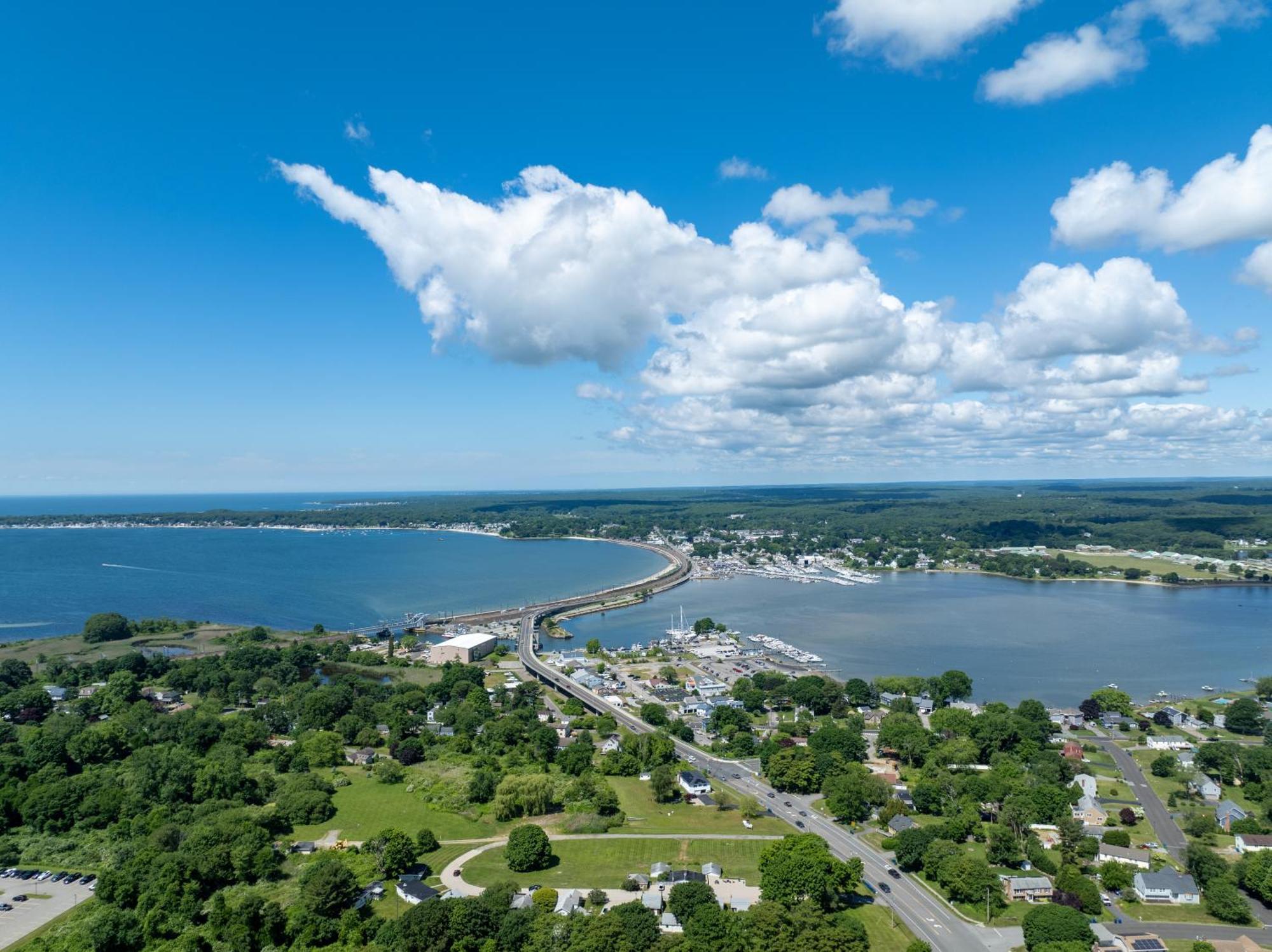 Marina Bay Cottages Waterford Екстериор снимка